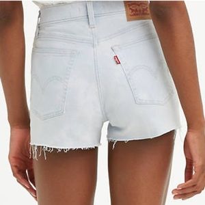 NWT Levi’s high-rise denim shorts, size 26